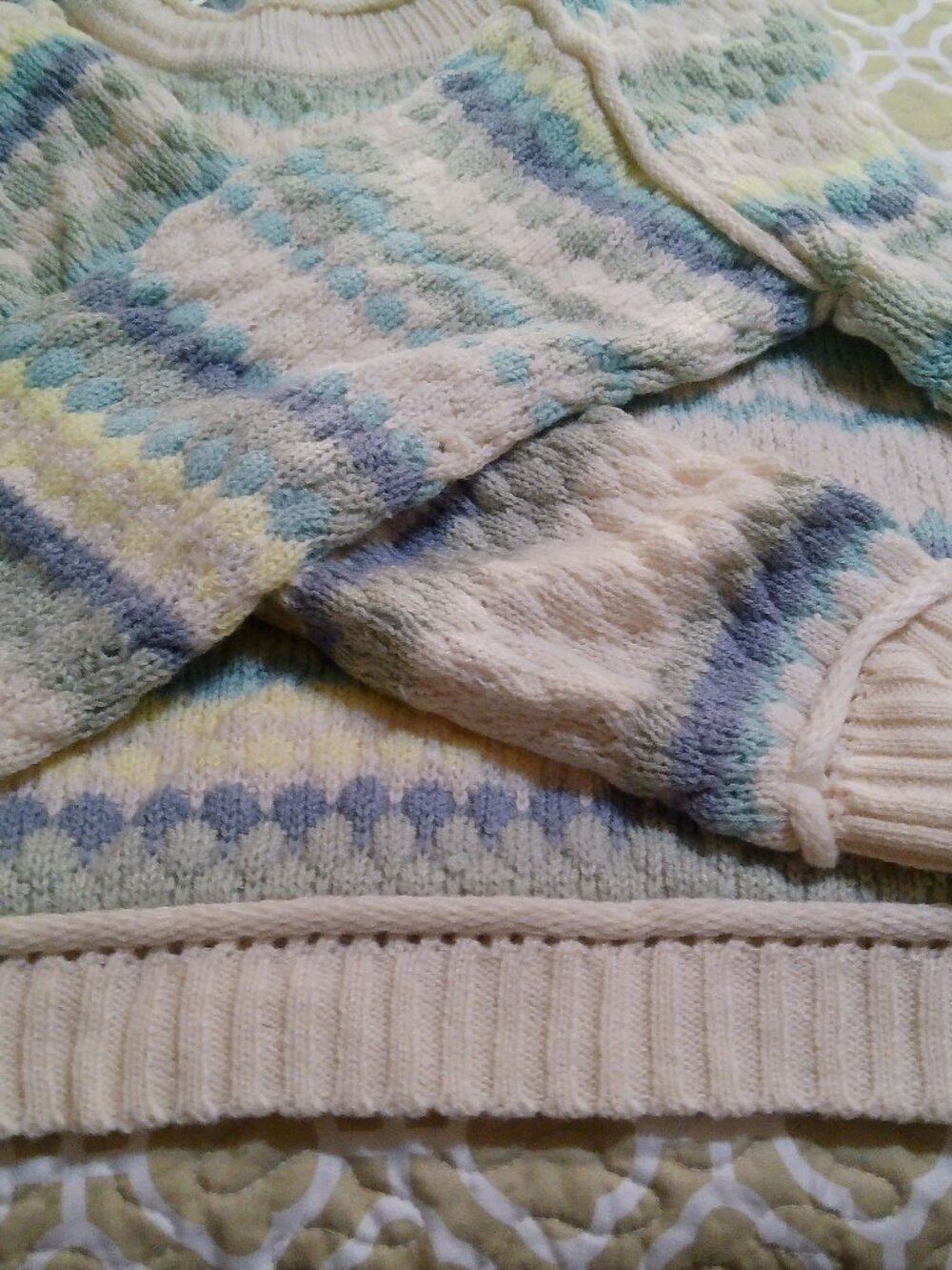 CLOUD CHASER SIZE SMALL STRIPED SWEATER SIZE SMALL GOOD CONDITION